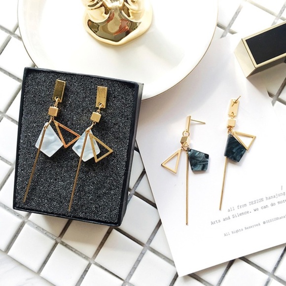 🔄🆕 CLARA Geometric Earrings - Picture 4 of 8